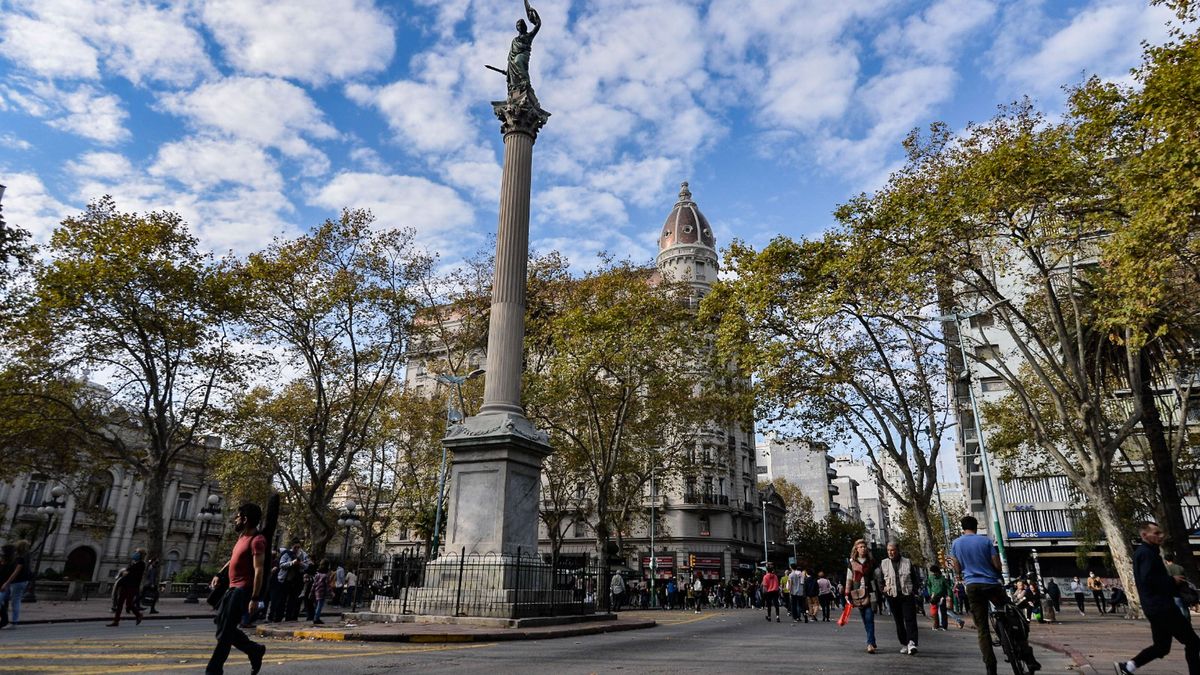 La nueva 18 de Julio que Bergara la propuso a Orsi: corredor por el medio para ómnibus, menos espacio para autos y sin túnel