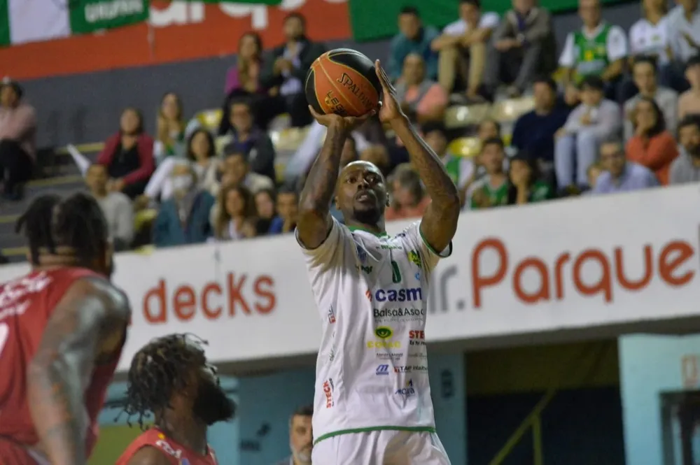Donald Robinson, 16 puntos y 7 asistencias
