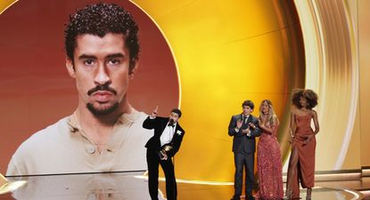 Bad Bunny hace historia en los Grammy y alza un reclamo a las políticas migratorias de Trump: Fuera ICE