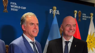 Yamandú Orsi y Gianni Infantino en Nueva York