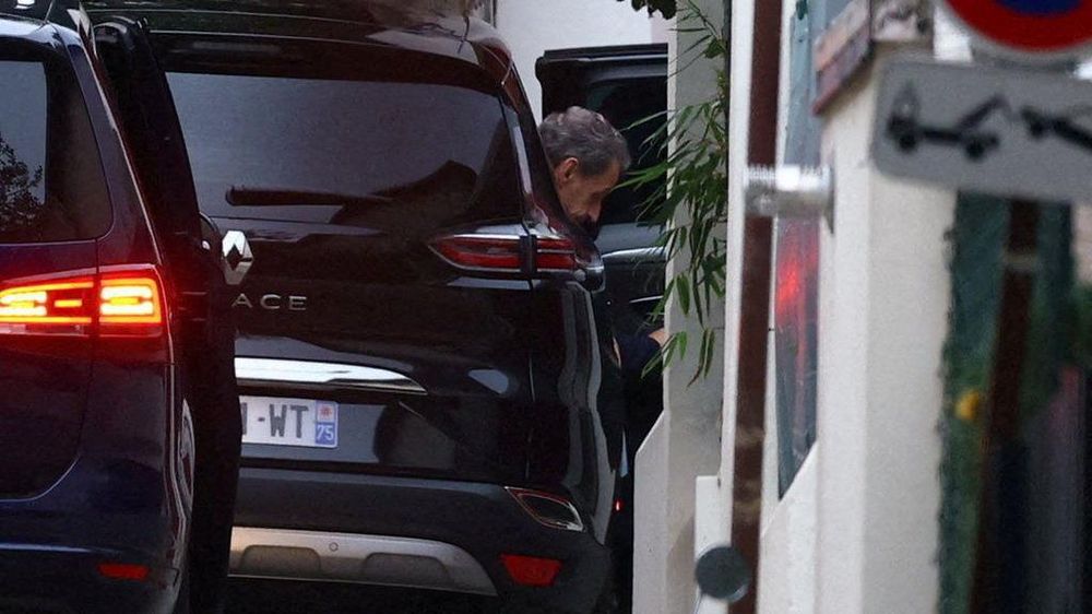 Nicolas Sarkozy regresó a su casa en el oeste de París solo una hora después de que un tribunal le concediera la libertad.