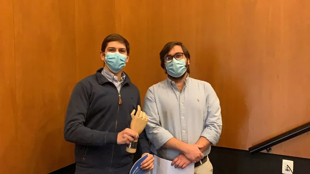 Ignacio Lorenzo y Christian Eichin ganaron el primer premio de los Desafíos AgTech.