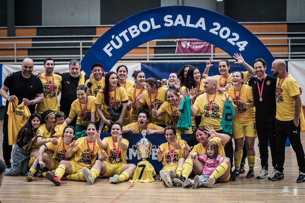 Las jugadoras de Peñarol en fútbol sala, consiguieron su séptimo Campeonato Uruguayo consecutivo