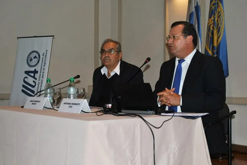 Ministro interino (MGAP) Enzo Benech y representante de IICA en Uruguay, Antonio Donizeti