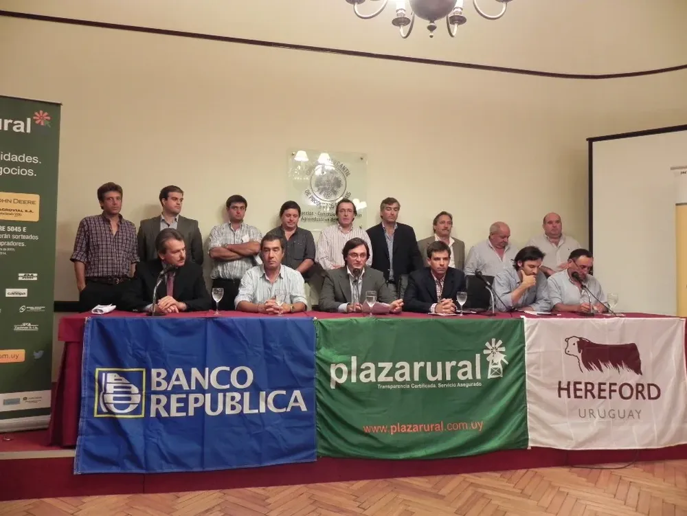 Integrantes de Plazarural, de la Sociedad de Criadores de Hereford y del BROU
