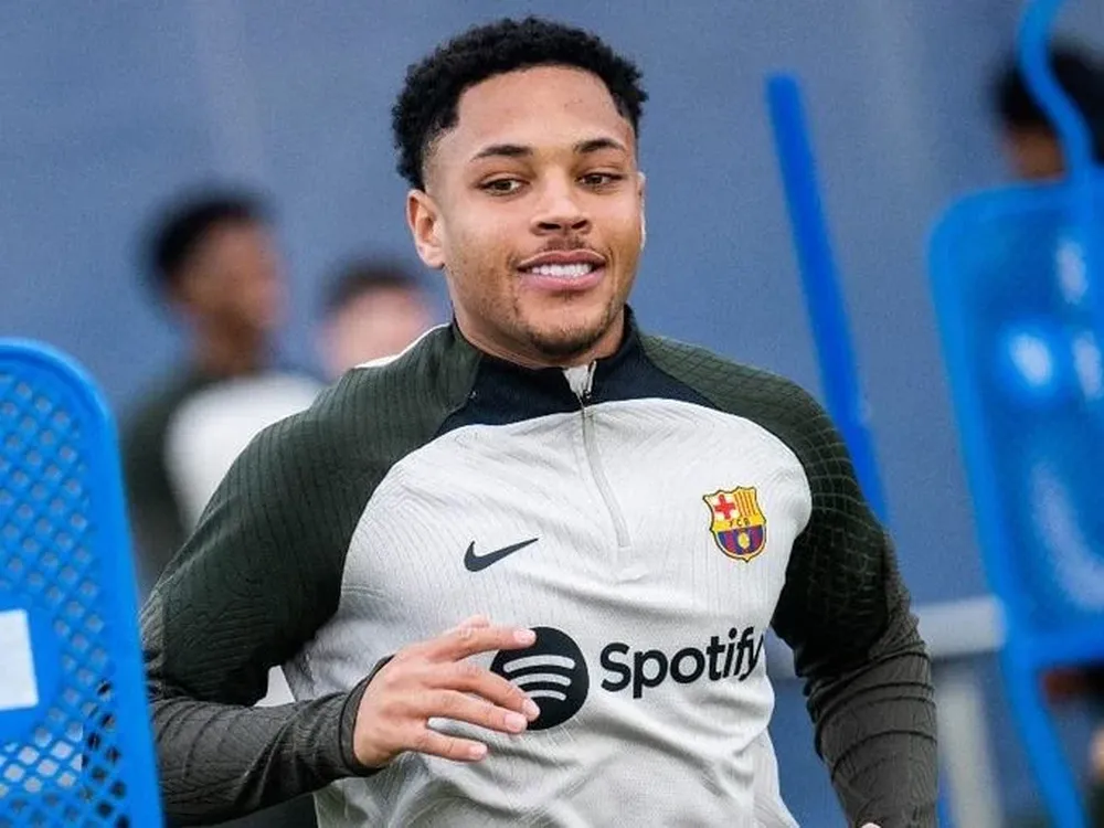 Vitor Roque podría debutar.