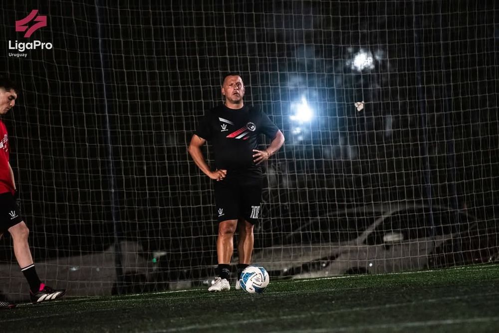 Omar Pérez en La Coloña FC Omar Pérez en La Coloña FC