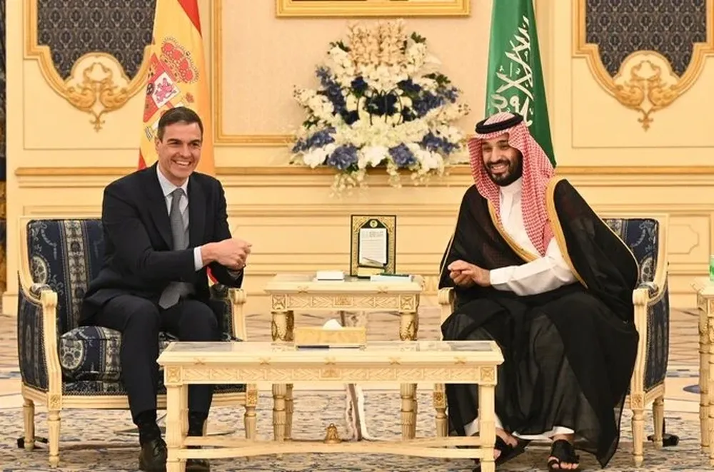 Sánchez y el príncipe heredero de Arabia Saudí Mohamed bin Salmán,
