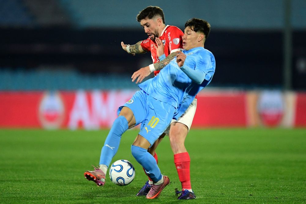 Santiago Arias y Esteban Obregón en el Estadio Centenario