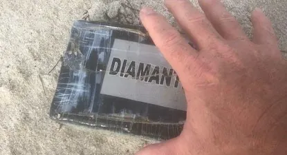huracan dorian: aparecio un paquete con cocaina en una playa de florida