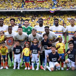 La selección de Colombia con camiseta centenaria