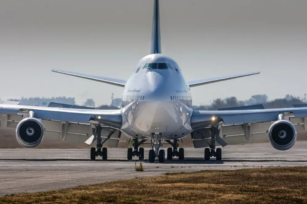 El Boeing 747 Dreamliner de la empresa Emtrasur está retenido en Argentina