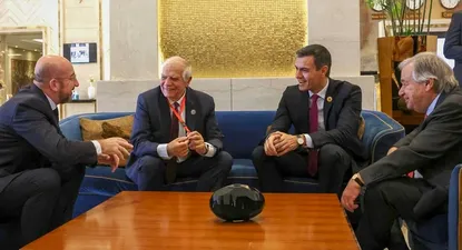 El secretario general de la ONU, António Guterres; el presidente del Consejo Europeo, Charles Michel; el responsable de Política Exterior de la UE, Josep Borrell, y el presidente en funciones del Gobierno de España, Pedro Sánchez en la Cumbre de la Paz de El Cairo.