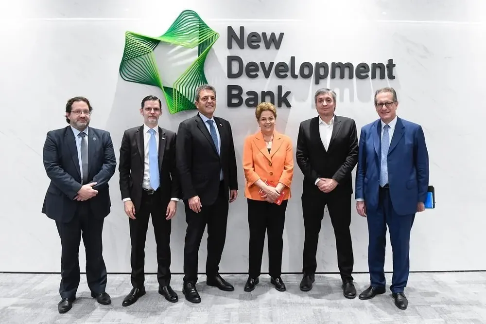 La comitiva encabezada por Sergio Massa y Máximo Kirchner junto a Dilma Rousseff