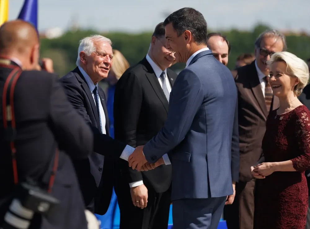Foto de archivo. Josep Borrell y Pedro Sánchez durante la inauguración de la Presidencia española del Consejo de la Unión Europea, a 3 de julio de 2023.