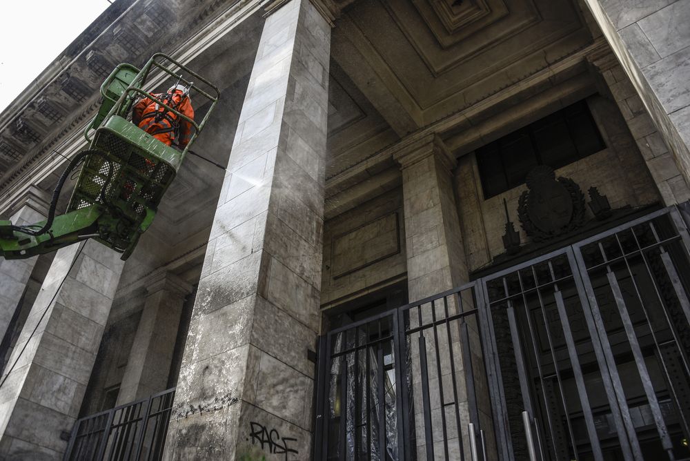 20240906 Limpieza y reacondicionamiento de la fachada de la Biblioteca Nacional. IG