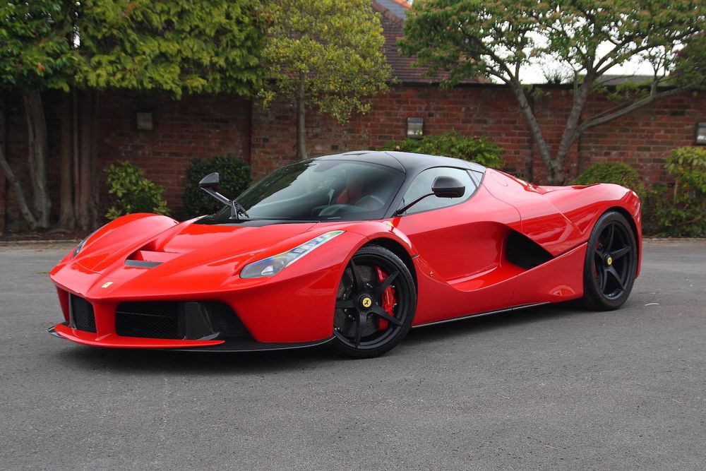 Hasta mayo de 2025, se patentaron seis Ferraris en el país, siendo siete el récord histórico en un año (2014). 