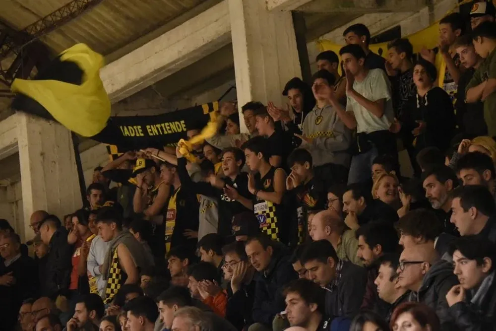Hinchada de Larre Borges