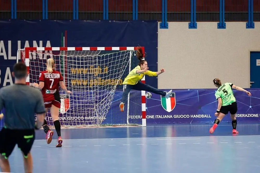 En acción con su equipo en Italia