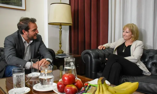 Cosse inició la transición mientras sigue negociando su gabinete