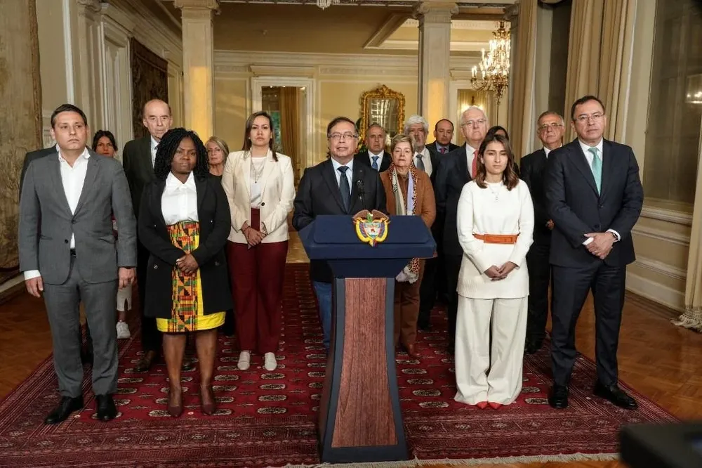 Agradezco los servicios prestados por los ministros Alejandro Gaviria, María Isabel Urrutia y Patricia Ariza, manifestó el presidente colombiano