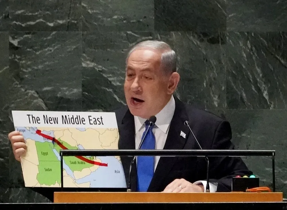 El primer ministro israelí ilustra con un mapa su anuncio de un inminente “acuerdo histórico” con Arabia Saudita