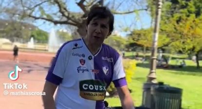 El sueño del pibe: Bambino Pons, con la camiseta de Fénix, relató el gol de un hincha cualquiera en un parque