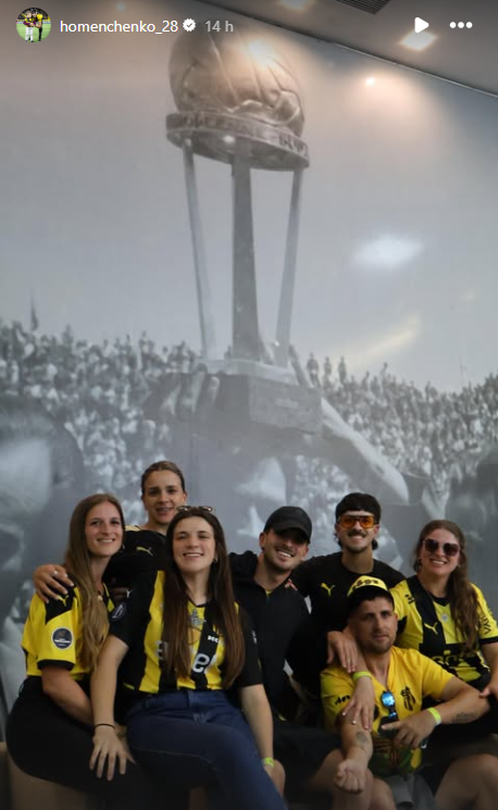 Santiago Homenchenko en el Campeón del Siglo junto a familia y amigos