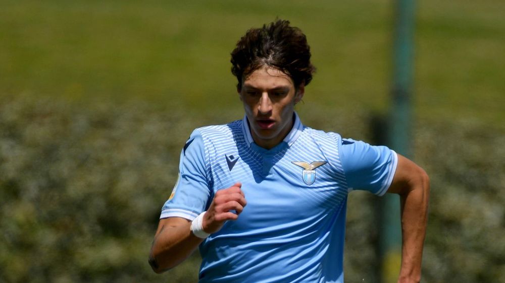 El bisnieto de Mussolini es fichado por La Lazio en Italia.