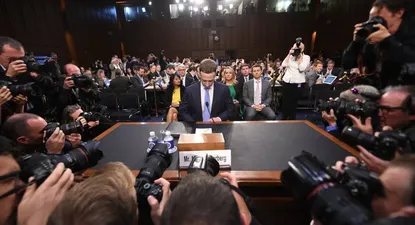 Las preguntas que descolocaron a Mark Zuckerberg en el Congreso de EEUU