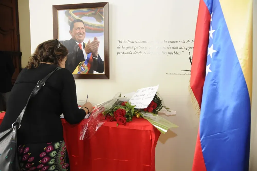 Despidieron a Chávez en la embajada venezolana en Montevideo