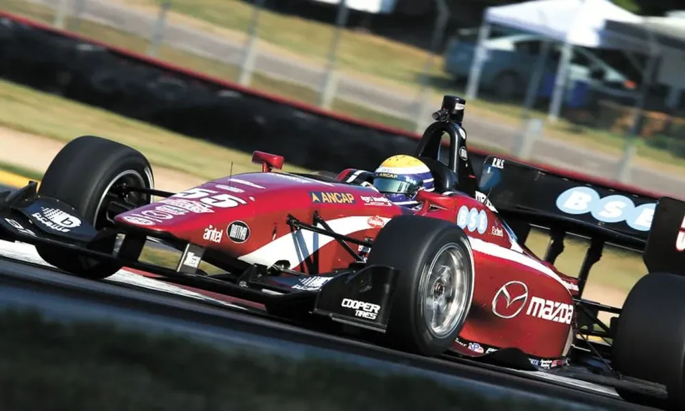 Santiago Urrutia, ganó en Mid Ohio y está a tiro del liderato en Indy Lights