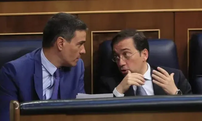 pedro Sánchez y el ministra Albares.