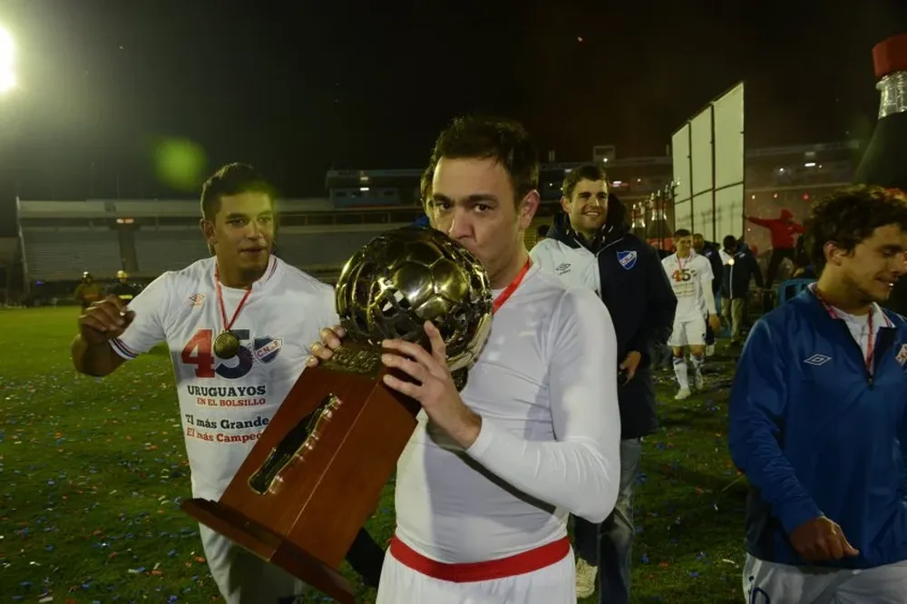Álvaro Recoba con la Copa
