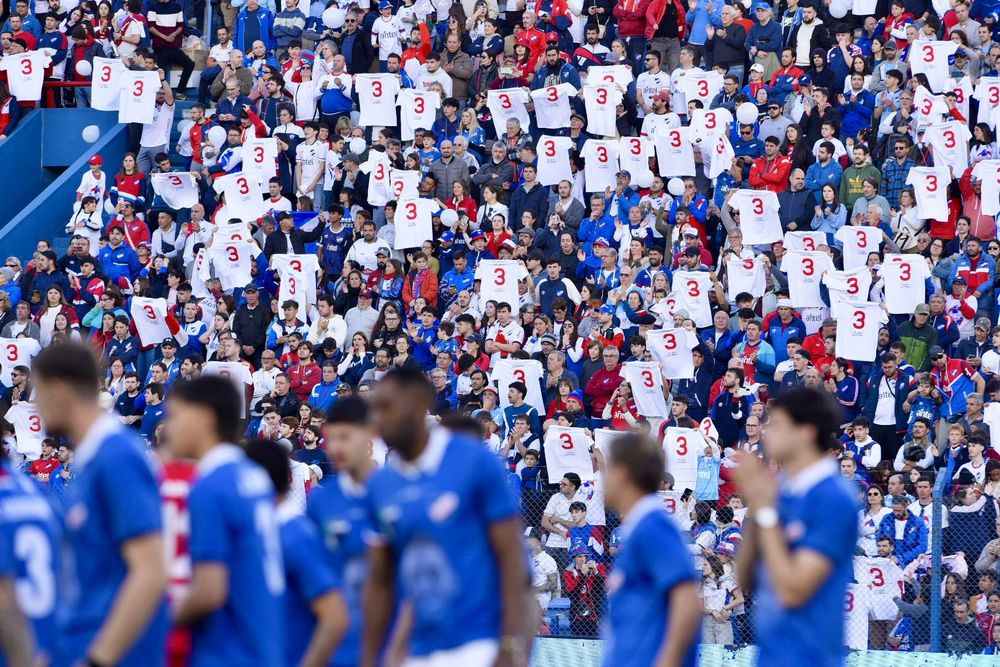 Las camisetas para Juan Izquierdo de los hinchas de Nacional