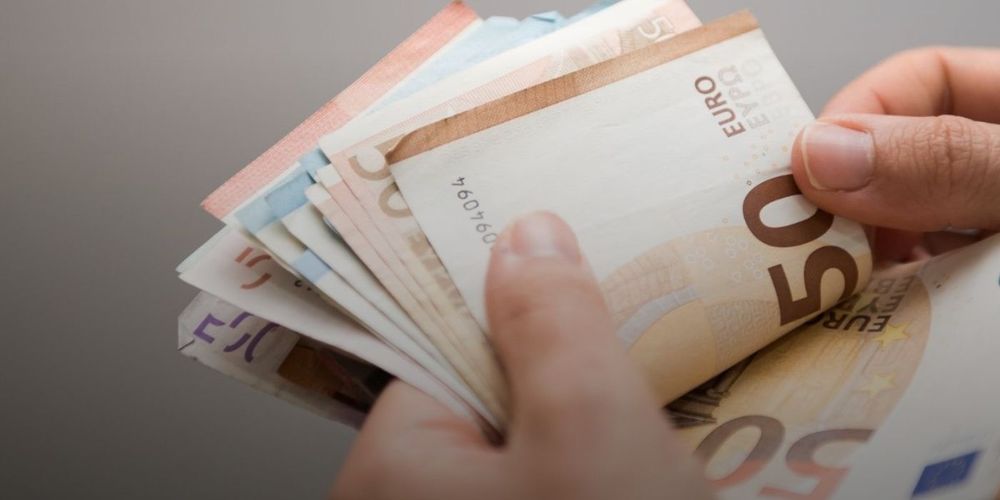 España paga 1000 euros