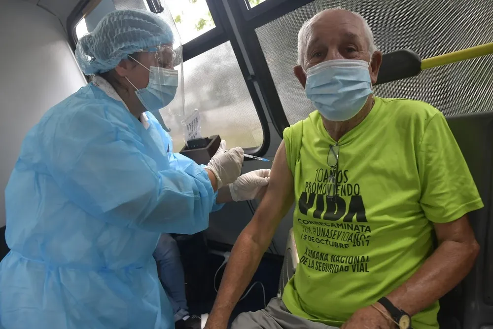 Hasta ahora se anotó el 35% de la población mayor de 50 años que se había anotado para la tercera dosis