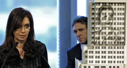 Mercados miden el giro de Cristina, a la espera de más señales del peronismo