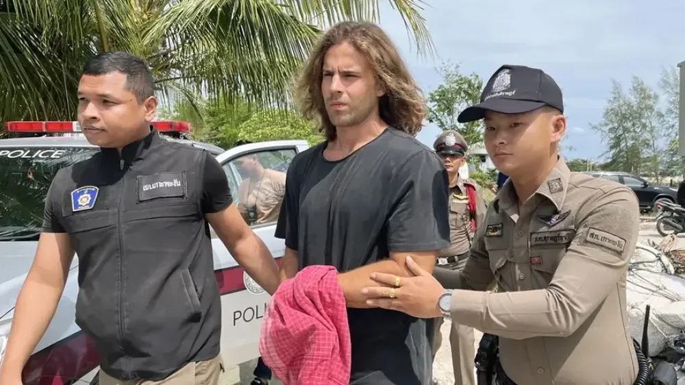 Daniel Sancho, yendo a declarar en Tailandia.