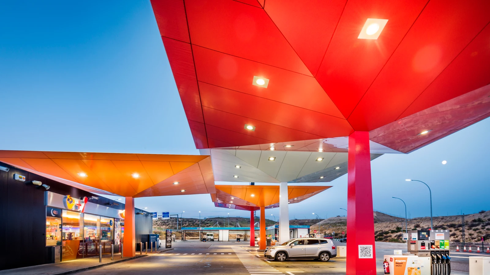 Las estaciones de servicio de Repsol en España se convierten en nuevos puntos de devoluciones de Amazon