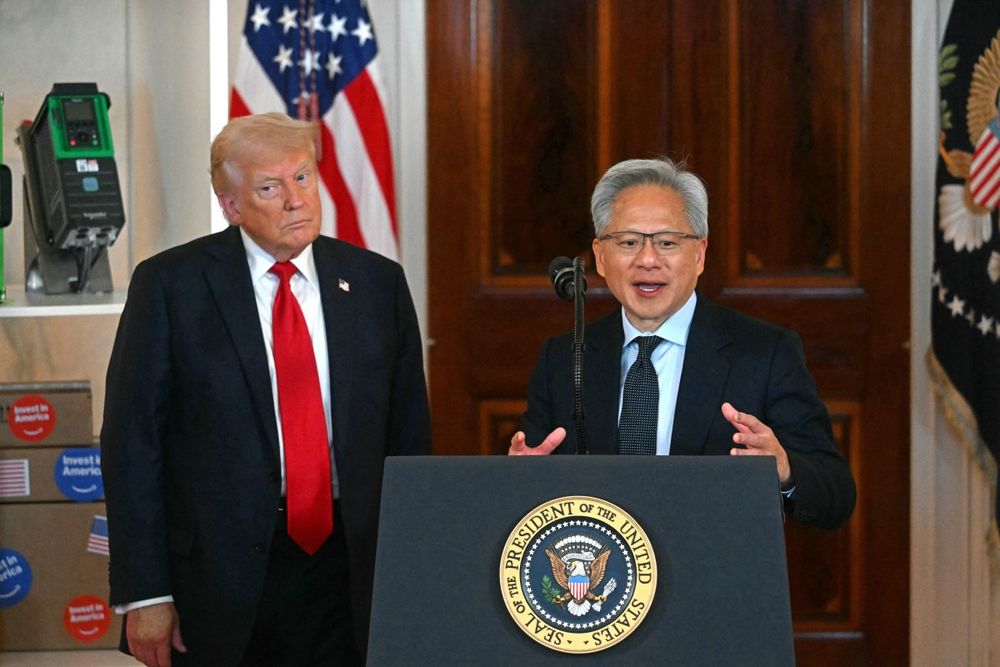 El director ejecutivo de Nvidia, Jensen Huang, y el presidente Donald Trump.&nbsp;
