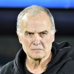 sorpresa: el jugador de la seleccion de uruguay de marcelo bielsa que debera operarse una rodilla sorpresa: el jugador de la seleccion de uruguay de marcelo bielsa que debera operarse una rodilla