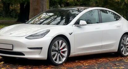 Tesla Model 3.