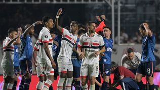 Juan Izquierdo es atendido en la cancha del MorumBIS