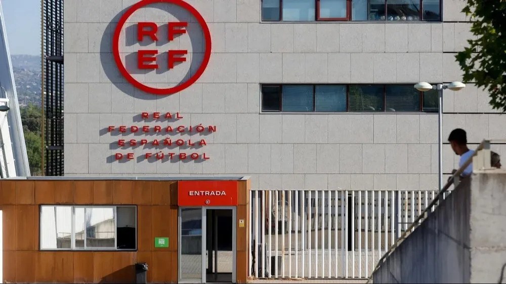 La UCO registra la Federación de Fútbol por contratos irregulares en los últimos 5 años.