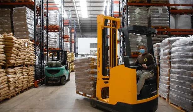 Se necesita cada vez menos personal y horas trabajadas para producir lo mismo