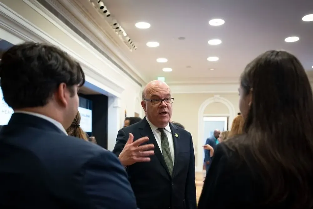 Los funcionarios estadounidenses ofrecieron levantar más sanciones si Maduro entabla conversaciones de buena fe