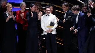 Todo el equipo de La Sociedad de la Nieve, al recibir el premio a Mejor Película en los Goya.