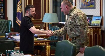 El Presidente ucraniano, Volodymyr Zelensky, con el jefe del servicio de seguridad ucraniano, Vasyl Malyuk.