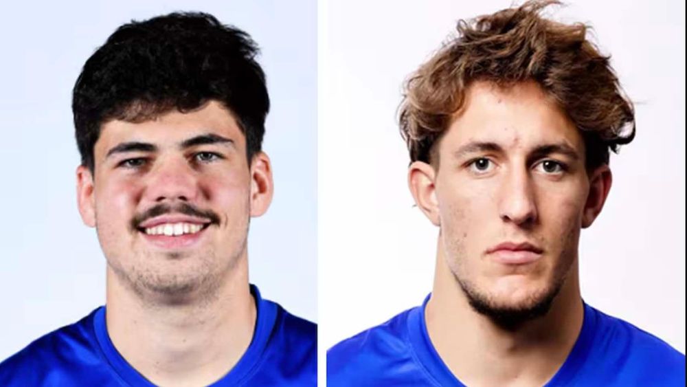 Hugo Auradou (izq.) y Oscar Jegou jugaron su primer partido para la selección francesa antes de que estallara el escándalo por su presunto ataque.